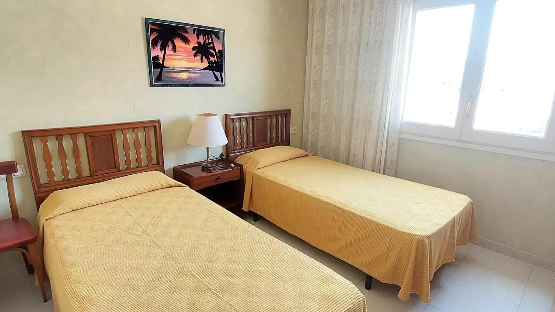 Atico Con Gran Terraza En Grifeu, Cerca De La Playa, Ideal Para Parejas, Llanca - Es-170-90 Apartment