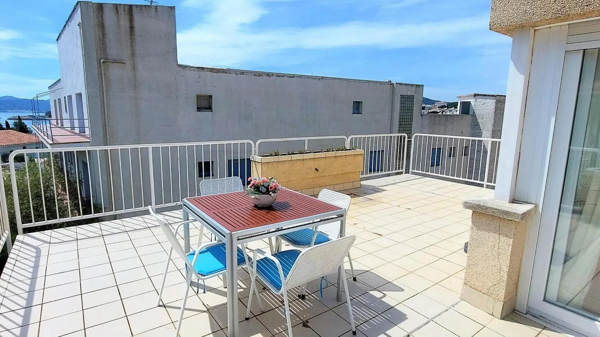 Apartment Atico Con Gran Terraza En Grifeu, Cerca De La Playa, Ideal Para Parejas, Llanca - Es-170-90