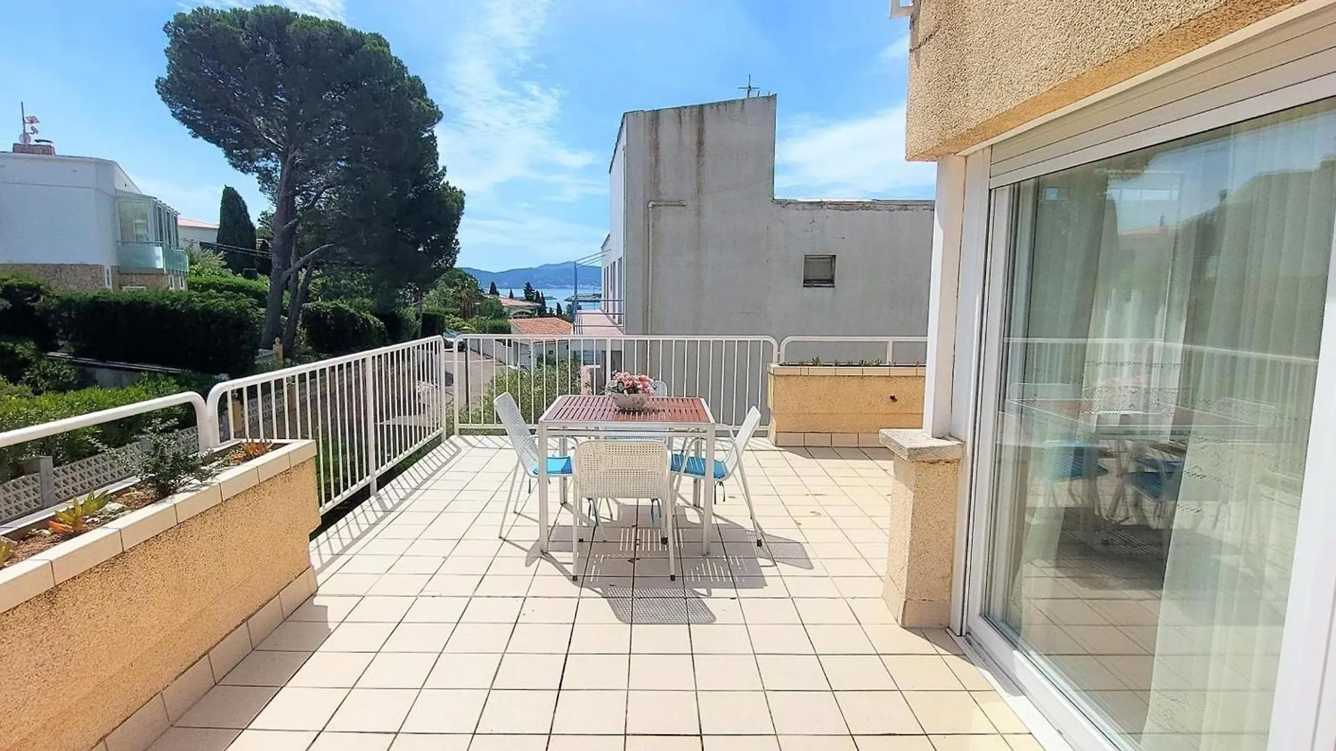 Atico Con Gran Terraza En Grifeu, Cerca De La Playa, Ideal Para Parejas, Llanca - Es-170-90