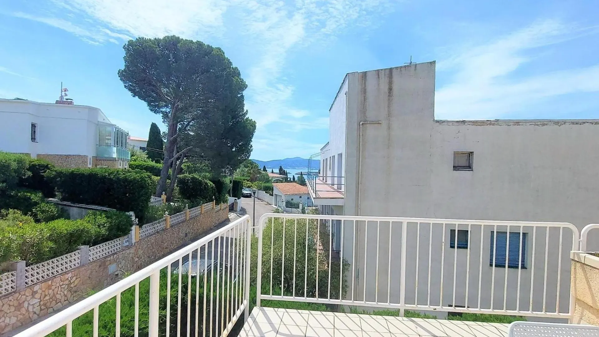 Apartment Atico Con Gran Terraza En Grifeu, Cerca De La Playa, Ideal Para Parejas, Llanca - Es-170-90